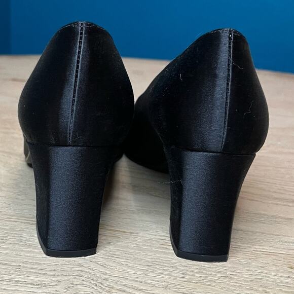 Stuart Weitzman Vintage 90s Satin Block Heel Classic Pumps Black Size 7 - Picture 3 of 15